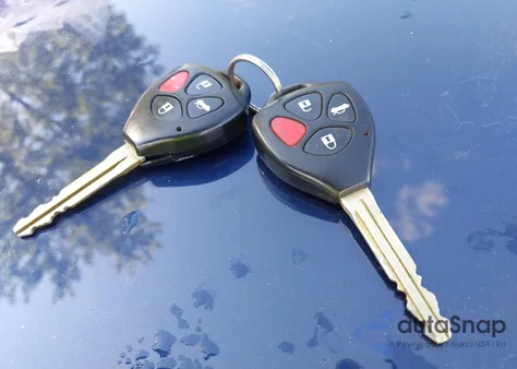 2011 Toyota Camry Le z USA, uszkodzony, nr VIN 4T1BF3EK3BU644831